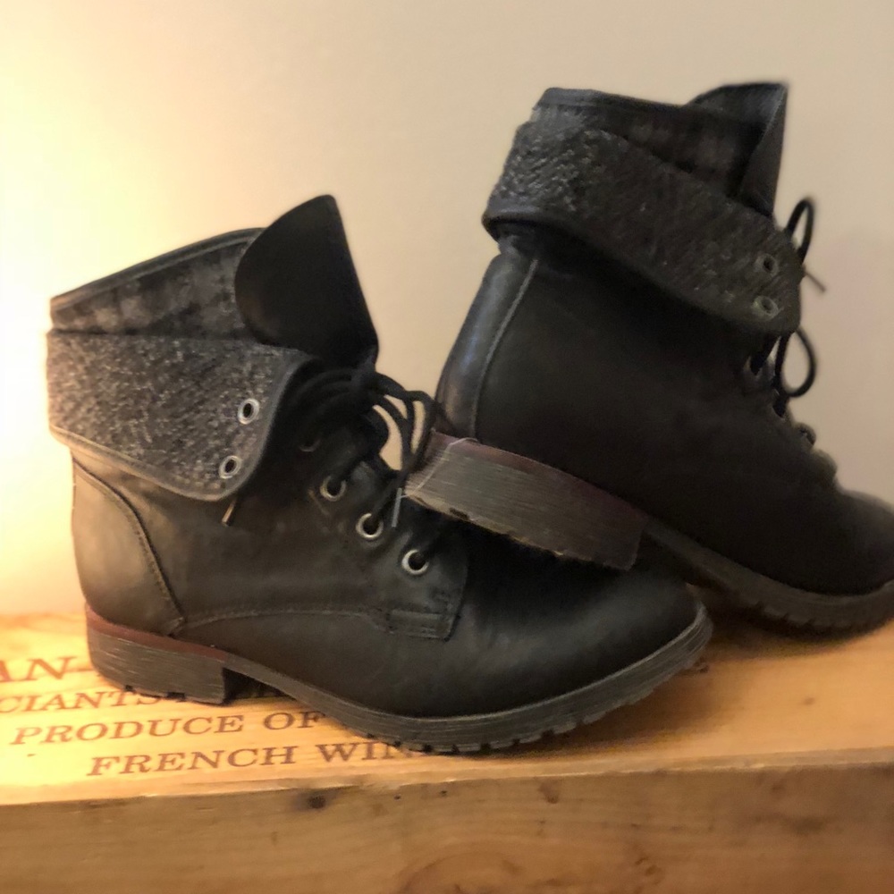 Boots plaid